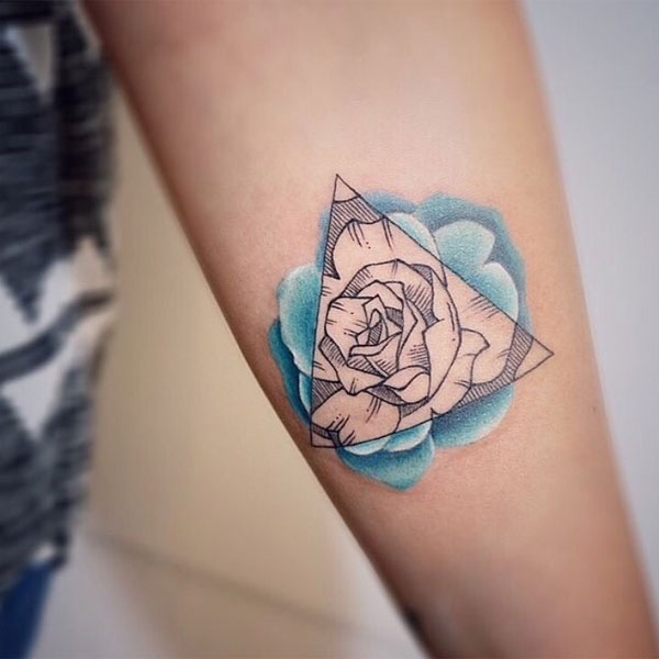 Tattoo hoa hồng xanh nhạt đẹp