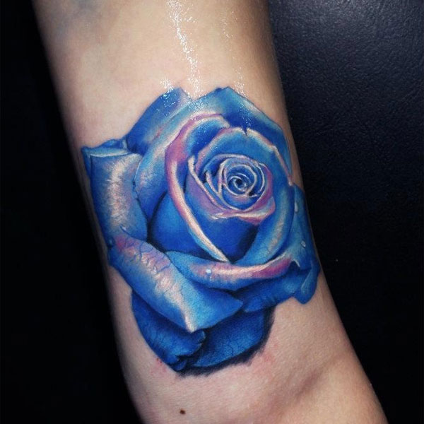 Tattoo hoa hồng xanh ở tay siêu đẹp