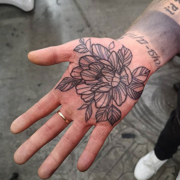 Tattoo hoa mẫu đơn ở lòng bàn tay