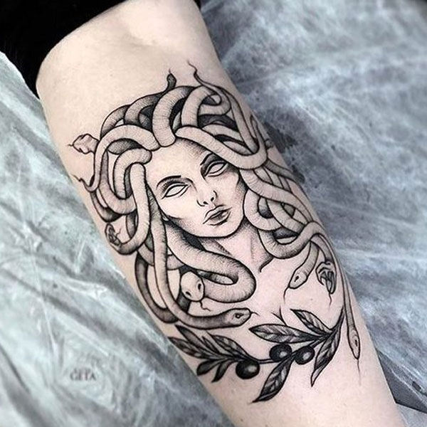 Tattoo medusa bắp chân đẹp