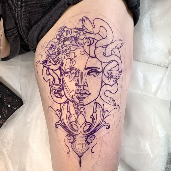 Tattoo medusa đẹp ở đùi