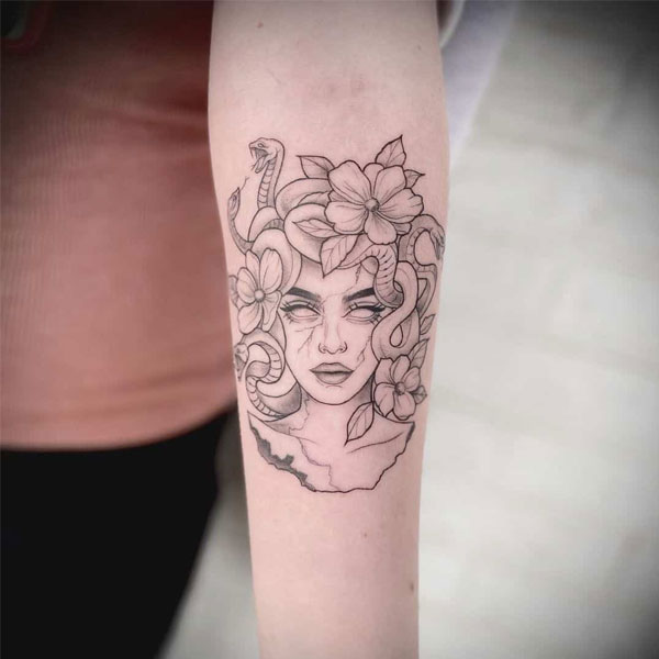 Tattoo medusa đơn giản