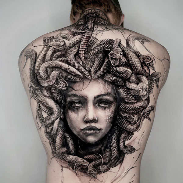 Tattoo medusa kín lưng