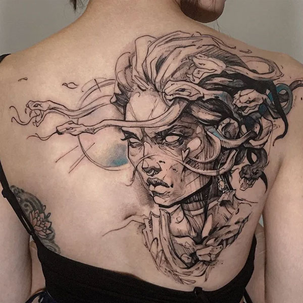 Tattoo medusa lưng
