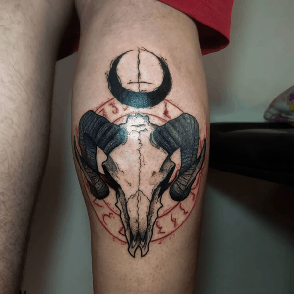 Tattoo quỷ satan ở chân