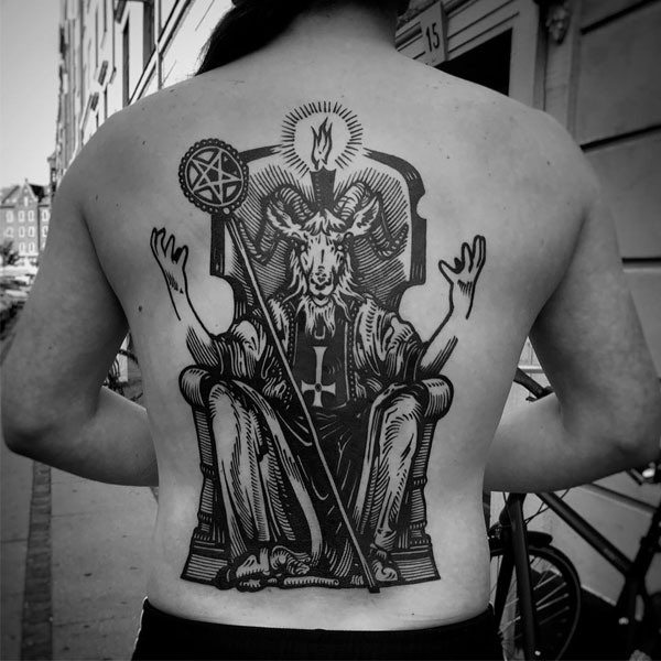 Tattoo quỷ satan ở lưng