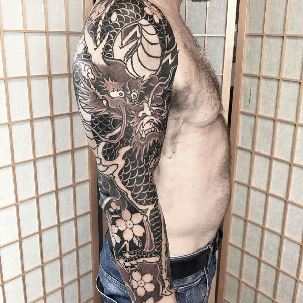 Tattoo rồng châu á kín tay