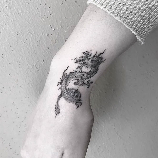 Tattoo rồng châu á nhỏ