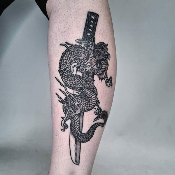 Tattoo rồng châu á và kiếm