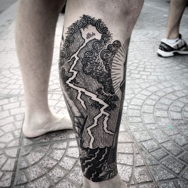 Tattoo tia chớp ở bắp chân đẹp