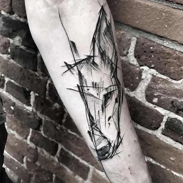 Tattoo đen trắng chó sói