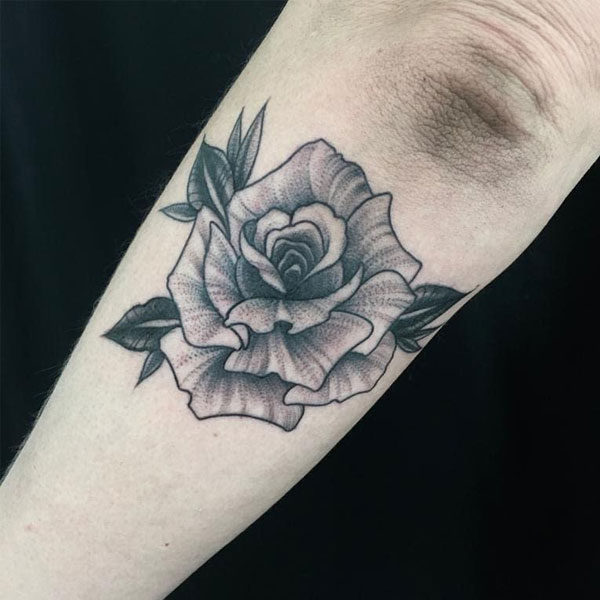 Tattoo đen trắng hoa hồng