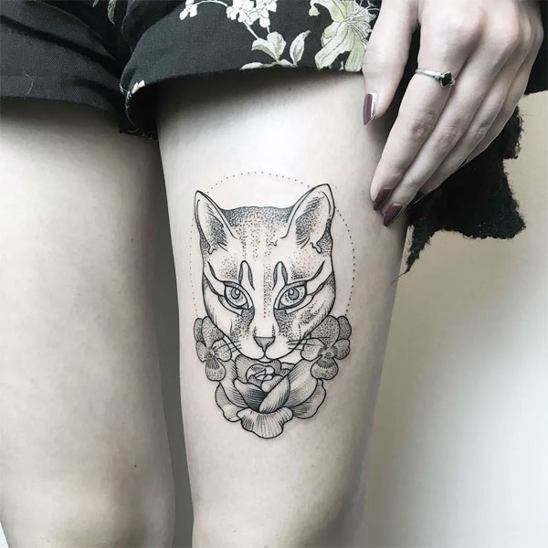 Tattoo trắng đen ở bắp chân đẹp