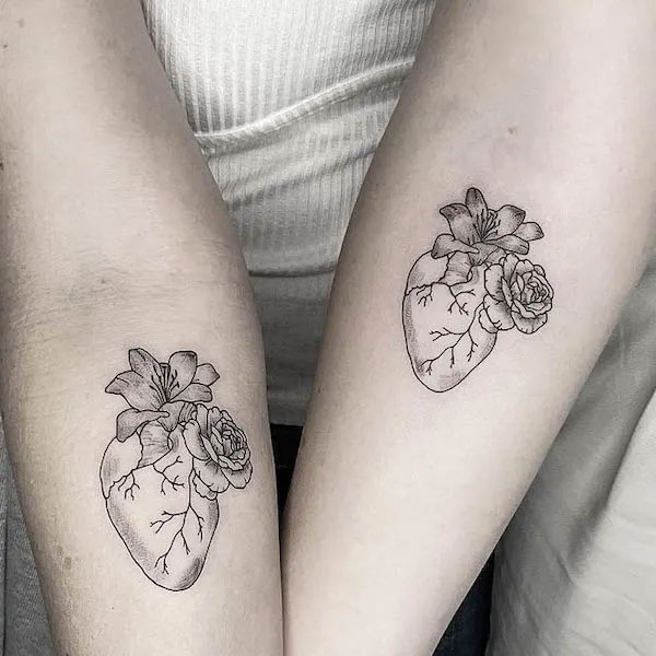 Tattoo trắng đen quả tim