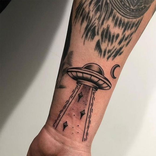 Tattoo ufo cánh tay cực đẹp