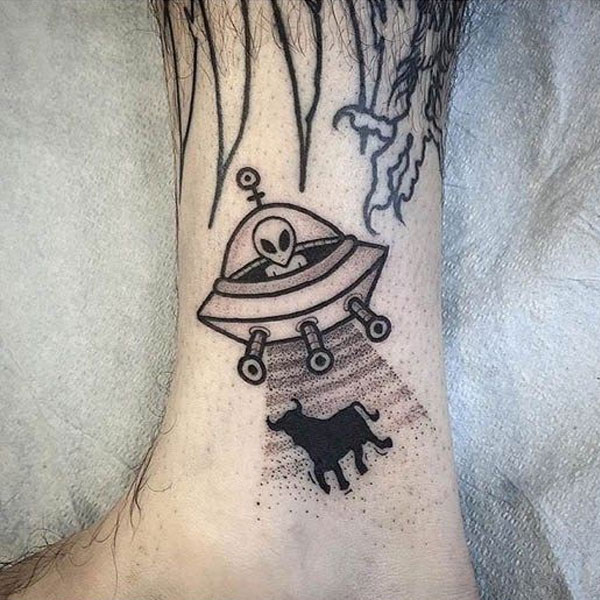 Tattoo ufo chân siêu đẹp