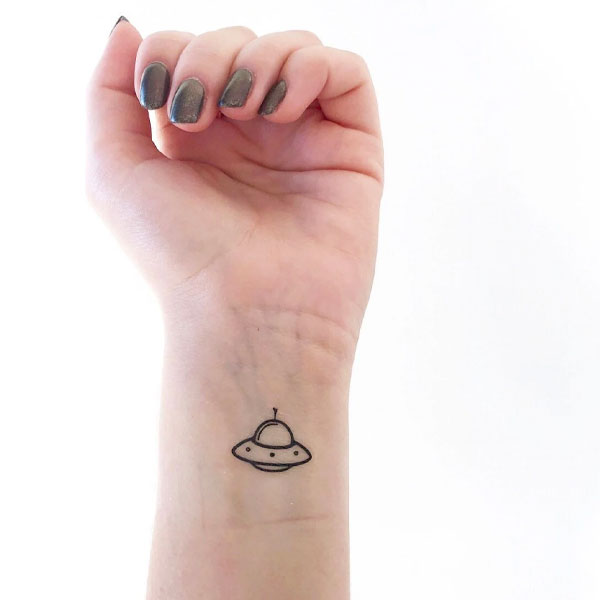 Tattoo ufo mini ở tay