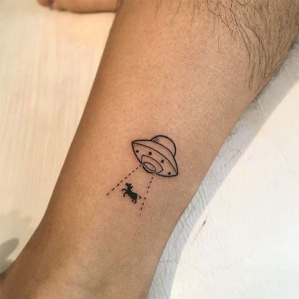 Tattoo ufo nhỏ ở chân
