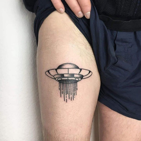 Tattoo ufo ở đùi siêu đẹp
