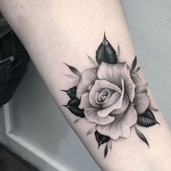 Tattoo hoa hồng đen nhạt