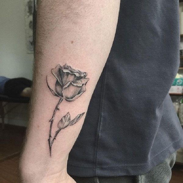 Tattoo hoa hồng đen nhỏ