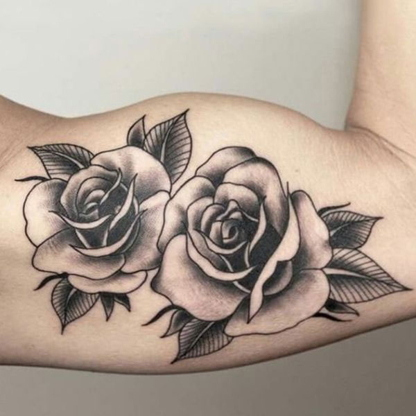 Tattoo hoa hồng ở bắp tay đẹp