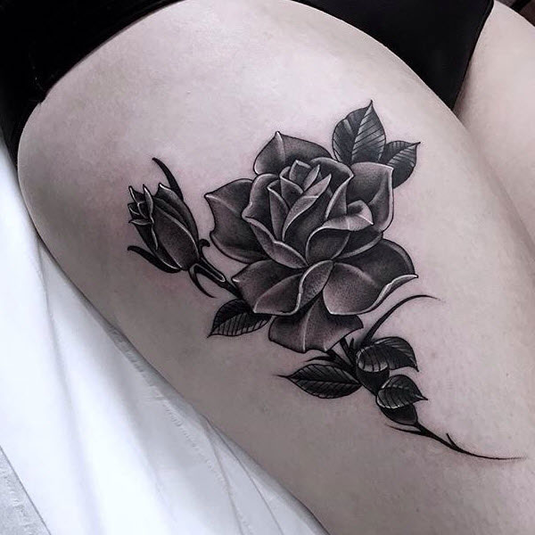 Tattoo hoa hồng đen ở đùi đẹp