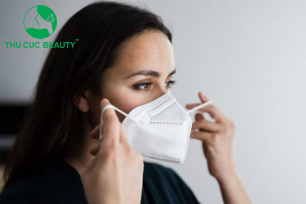 Nâng mũi có đeo khẩu trang được không?