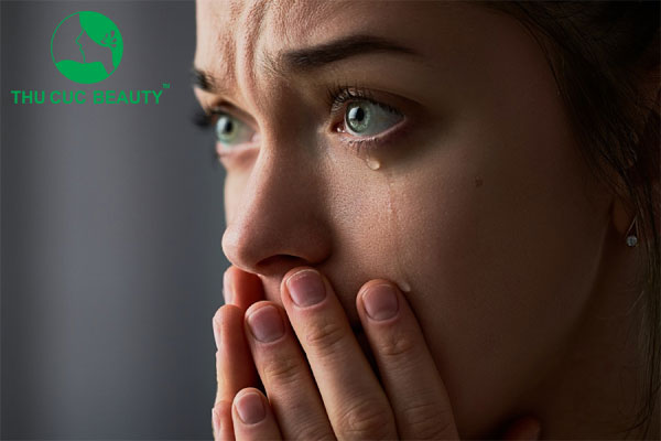 Nâng mũi có được khóc không?