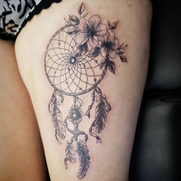 Hình xăm Dreamcatcher ở đùi