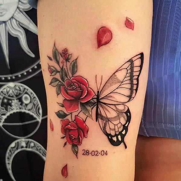 Hình xăm hoa hồng và bướm ở tay