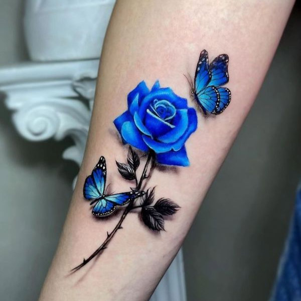 Hình xăm hoa hồng xanh và bướm 3d