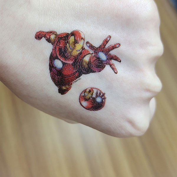 Hình xăm Iron Man ở bàn tay