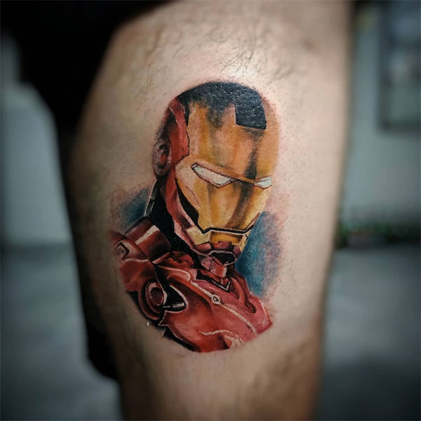 Hình xăm Iron Man ở chân