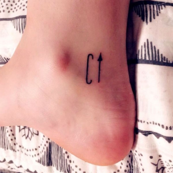 Tattoo chữ mini chữ c