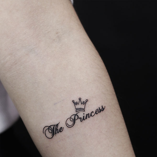 Tattoo chữ mini công chúa