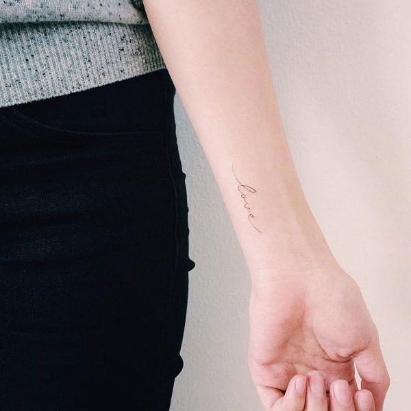 Tattoo chữ ở tay love đẹp