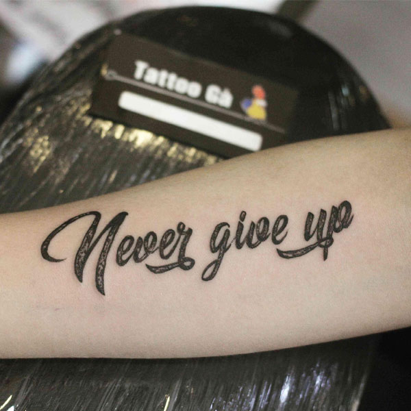 Tattoo chữ ở tay never give up