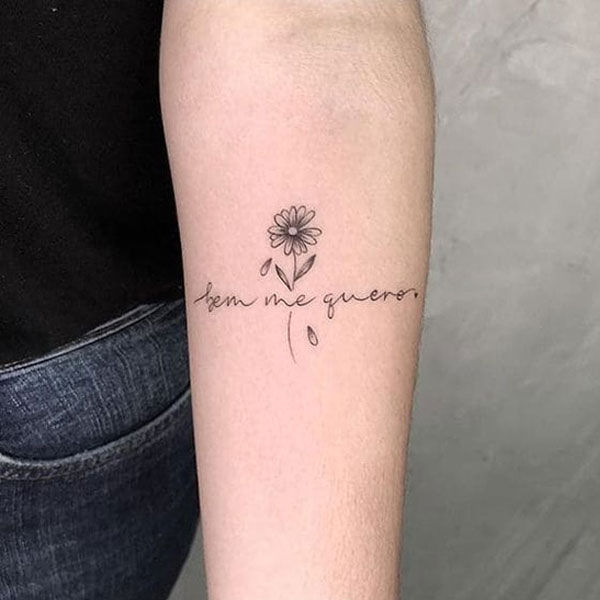 Tattoo chữ ở tay và hoa đẹp