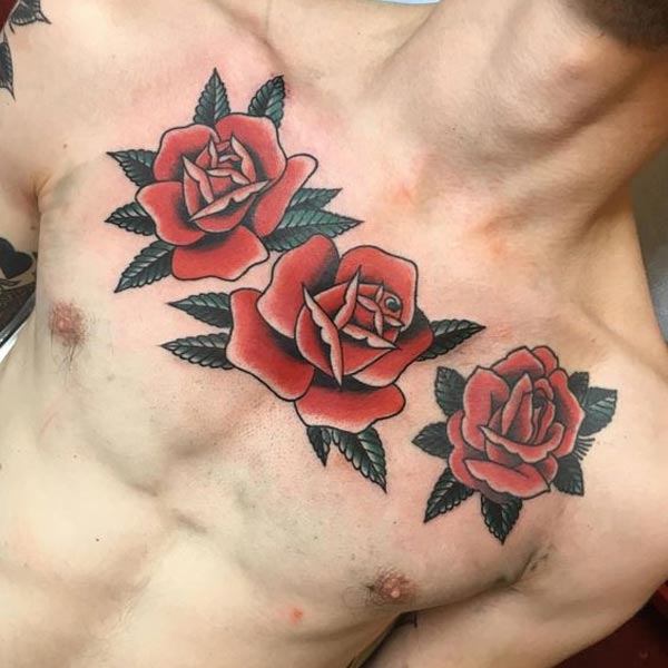 Hình xăm bông hoa hồng ở ngực 