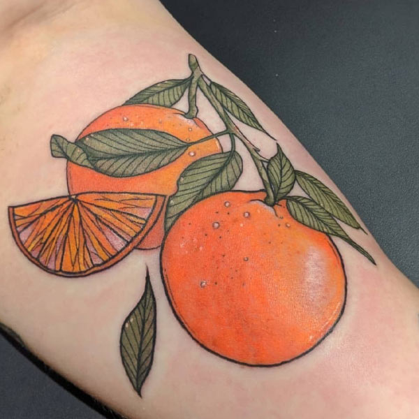 Hình xăm chiếc lá và quả cam