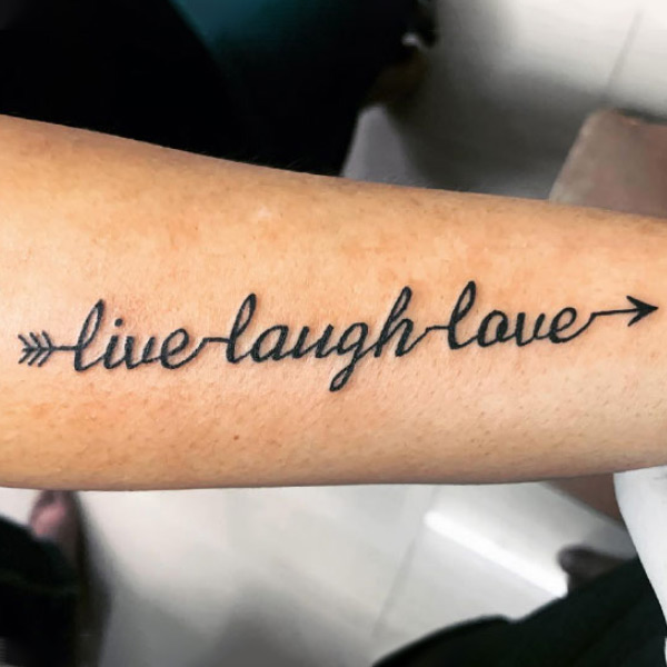 Hình xăm chữ live laugh love