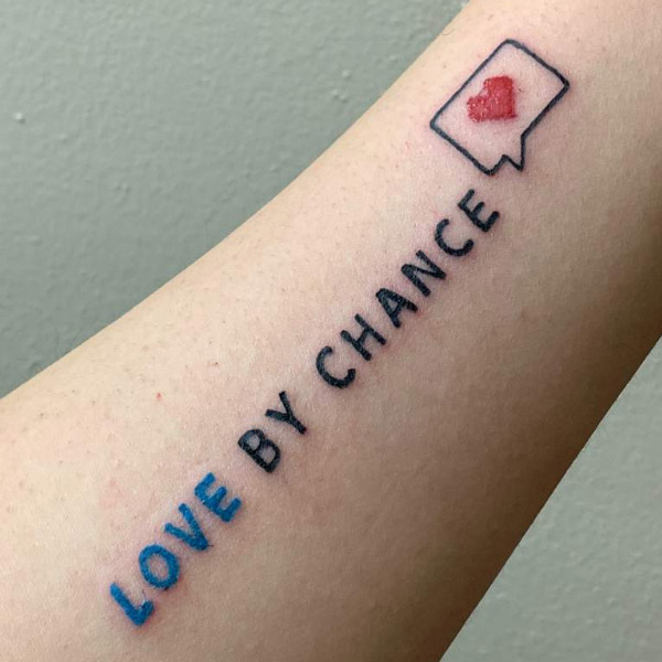 Hình xăm chữ love by chance