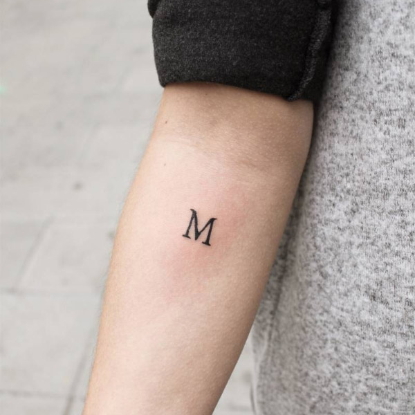Hình xăm chữ M mini