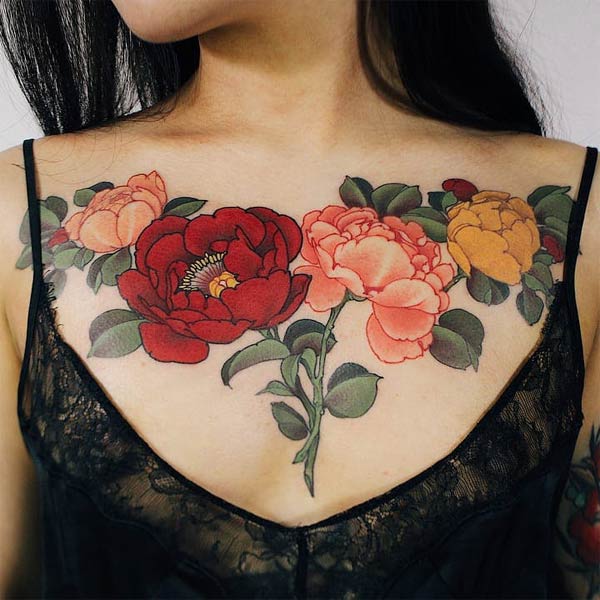 Hình xăm hoa hồng ở ngực cho nữ