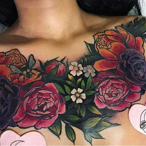 Hình xăm hoa hồng ở ngực nữ