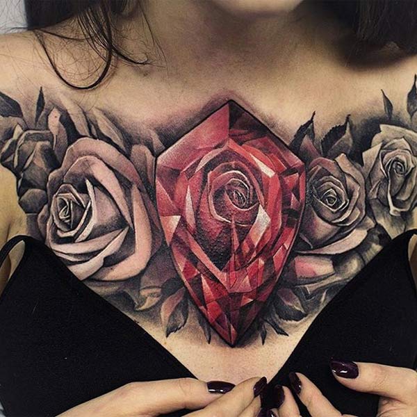 Hình xăm hoa hồng quý ở ngực 