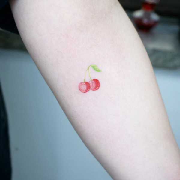 Hình xăm quả cherry nhỏ