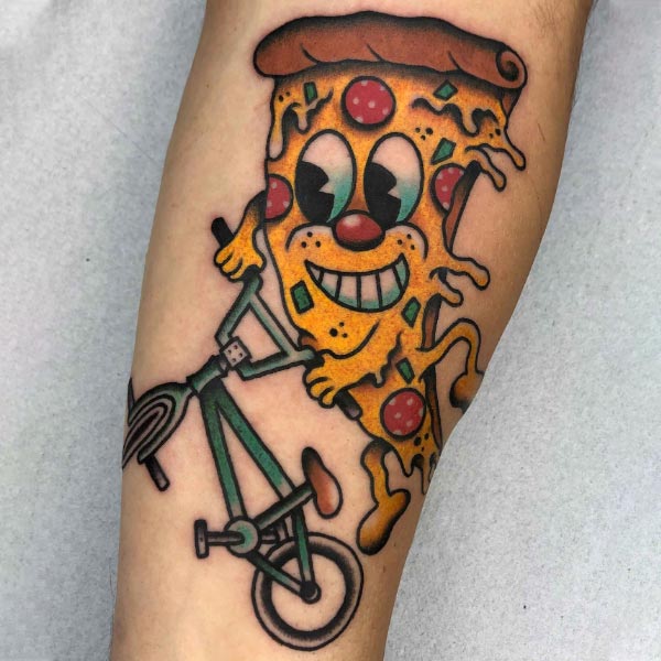 Hình xăm xe đạp và pizza