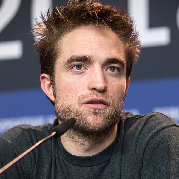 Robert Pattinson sở hữu dáng mũi cao sắc nét